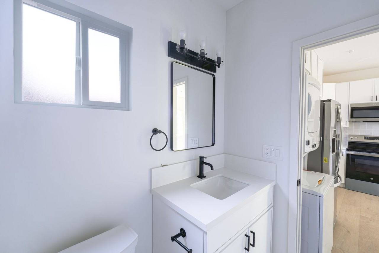 2860 Webster Ave - Photo 3 of 15