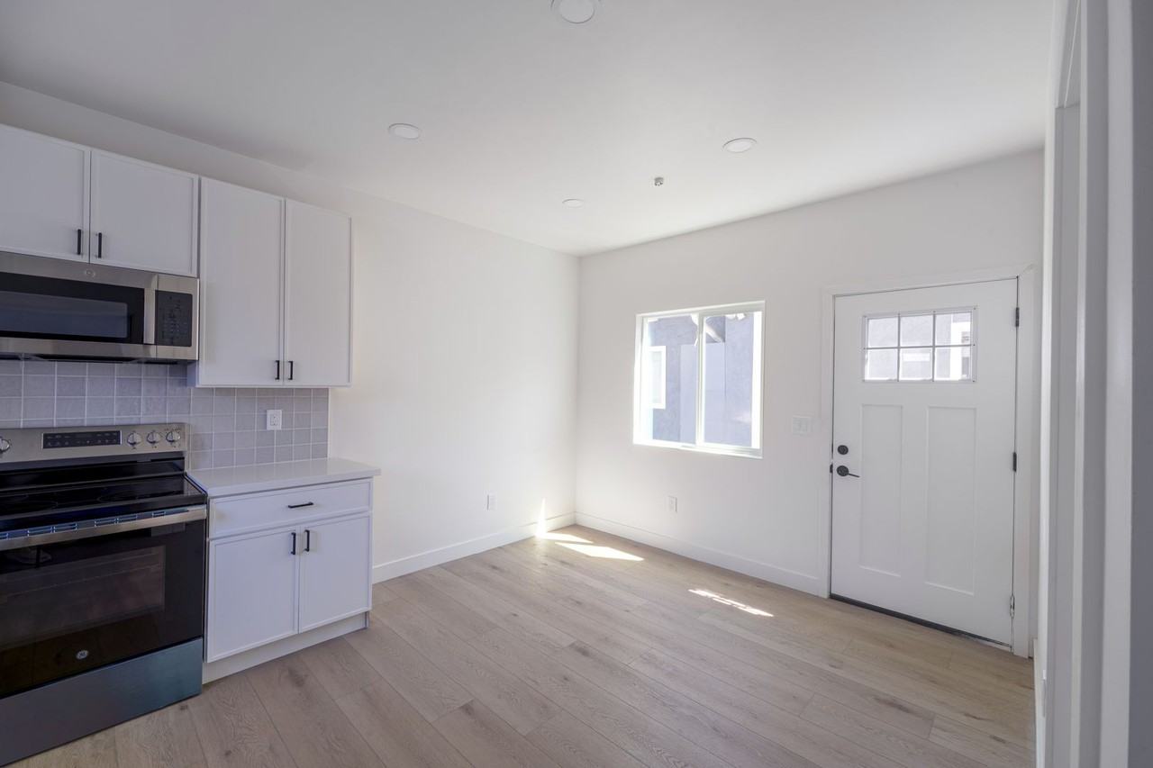 2860 Webster Ave - Photo 7 of 15
