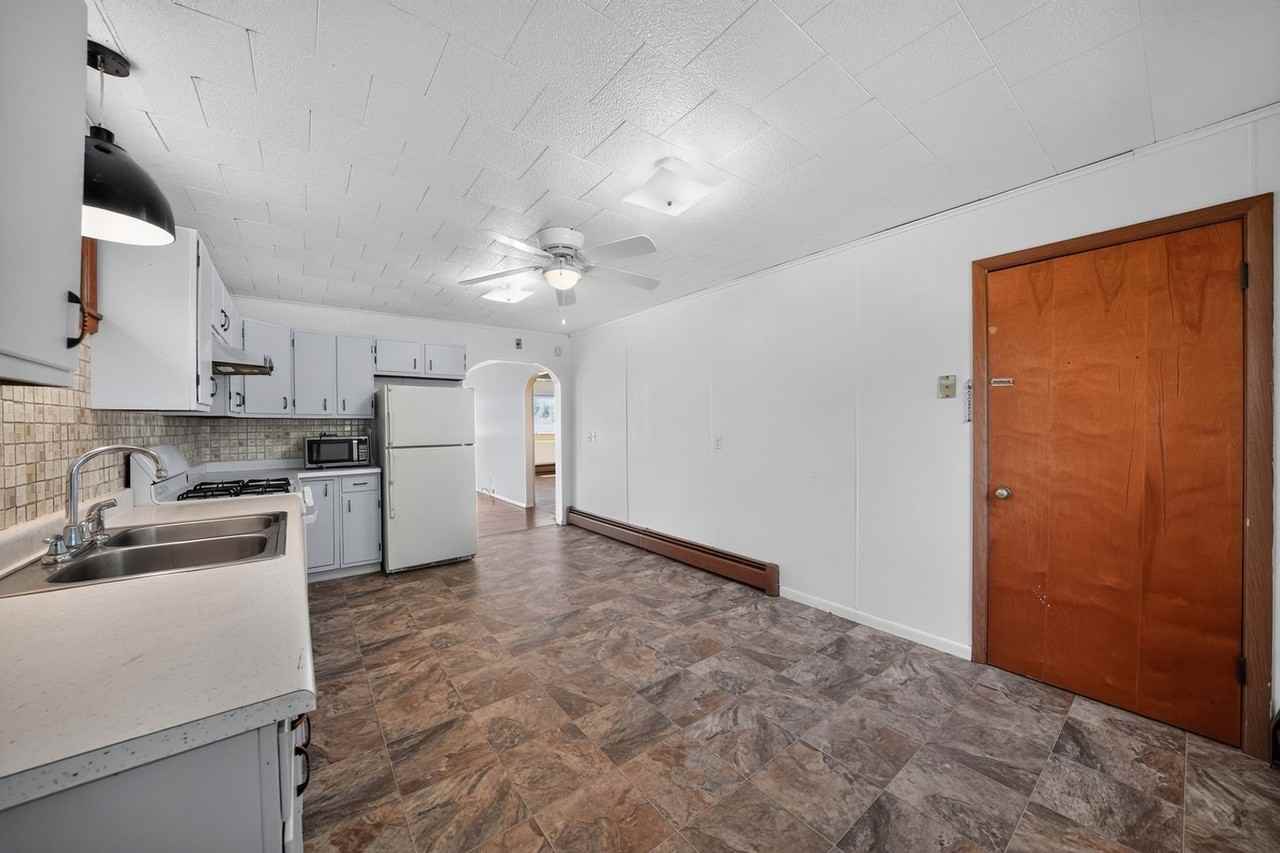 11 Spencer Ave - Photo 6 of 43