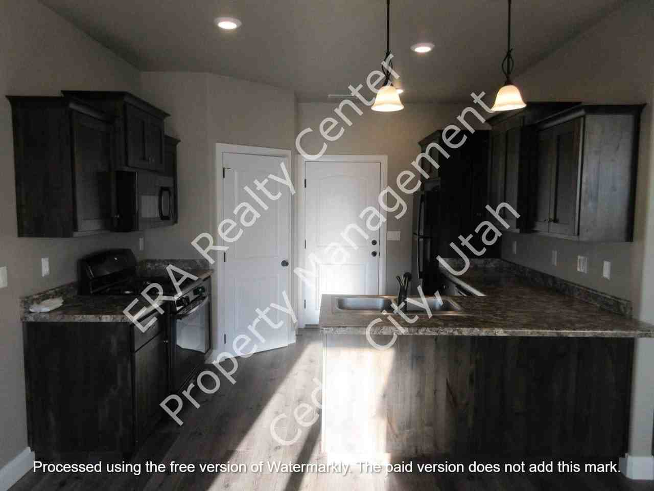 485 W 1425 N - Photo 6 of 15