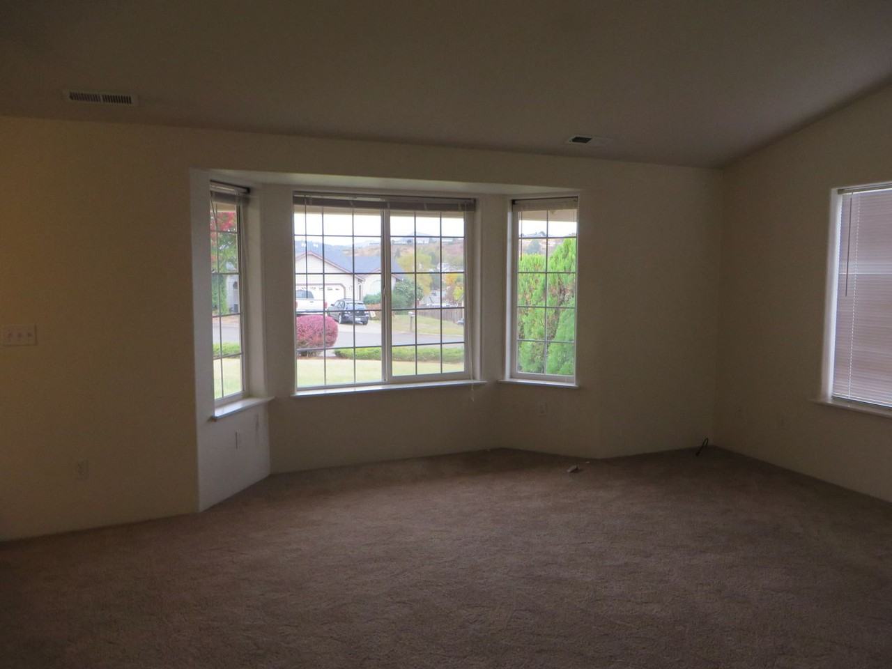 370 Rolling Hills Rd - Photo 3 of 11