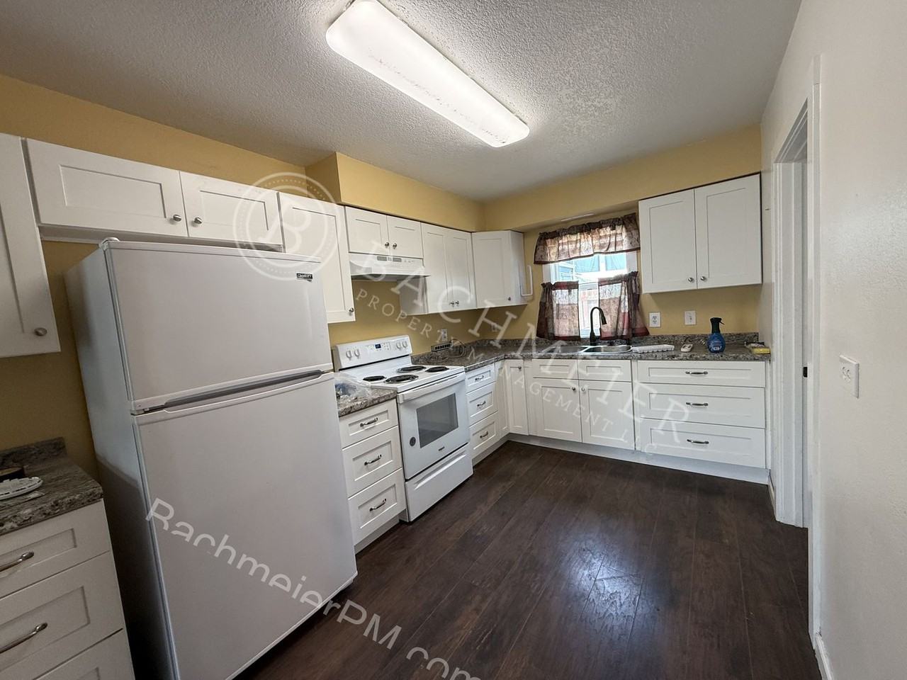 120 Se 17th St - Photo 2 of 11