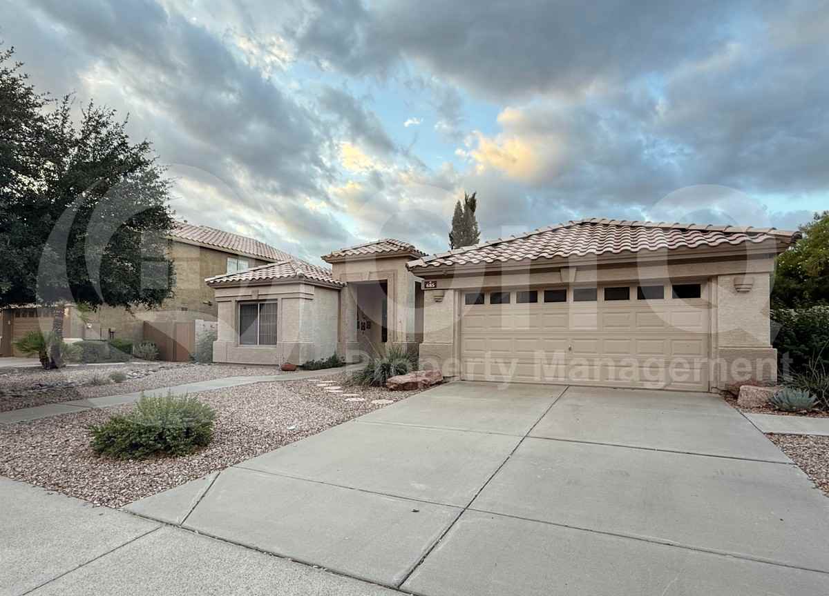 685 W Estrella Dr - Photo 3 of 29