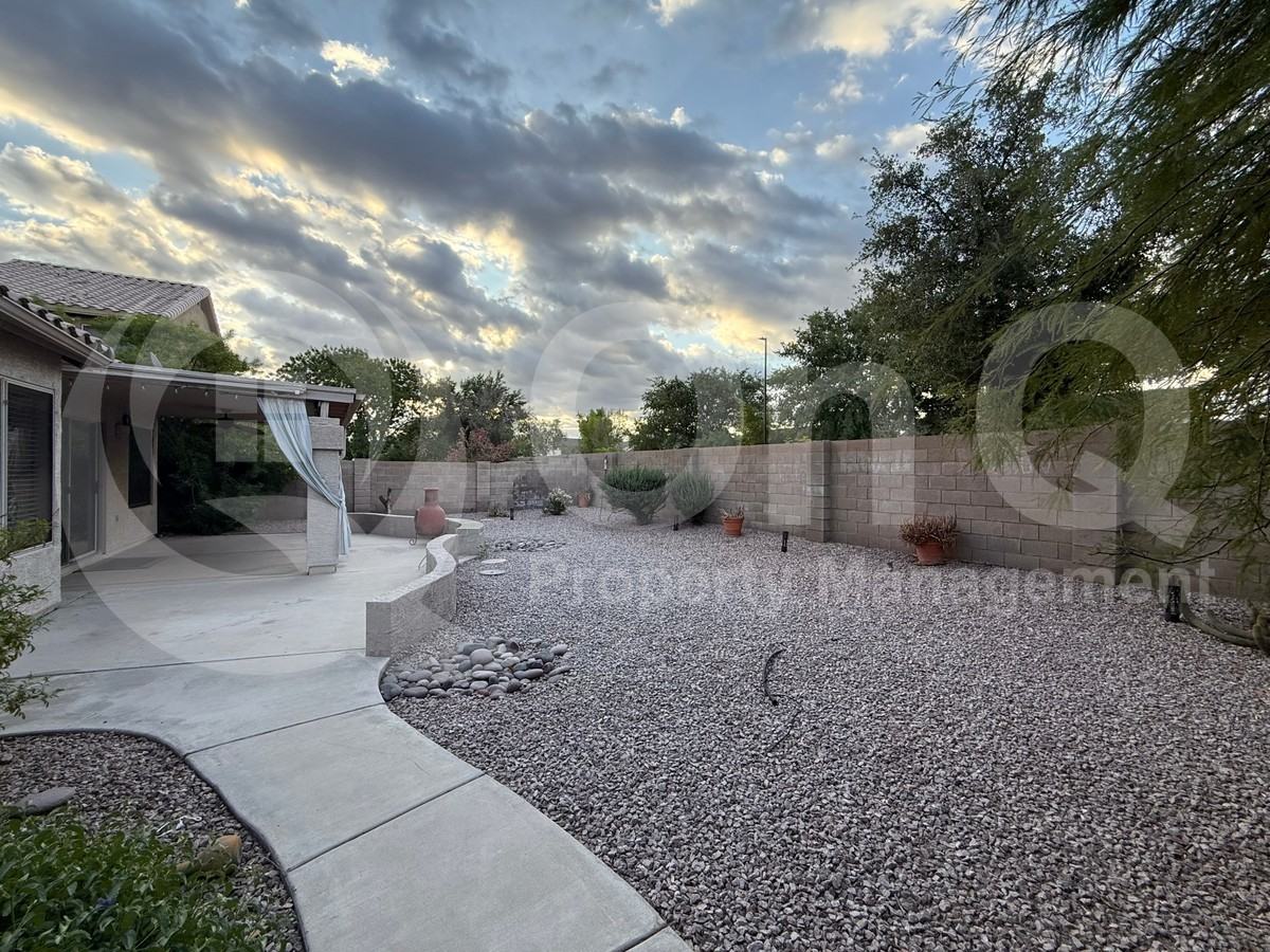 685 W Estrella Dr - Photo 5 of 29