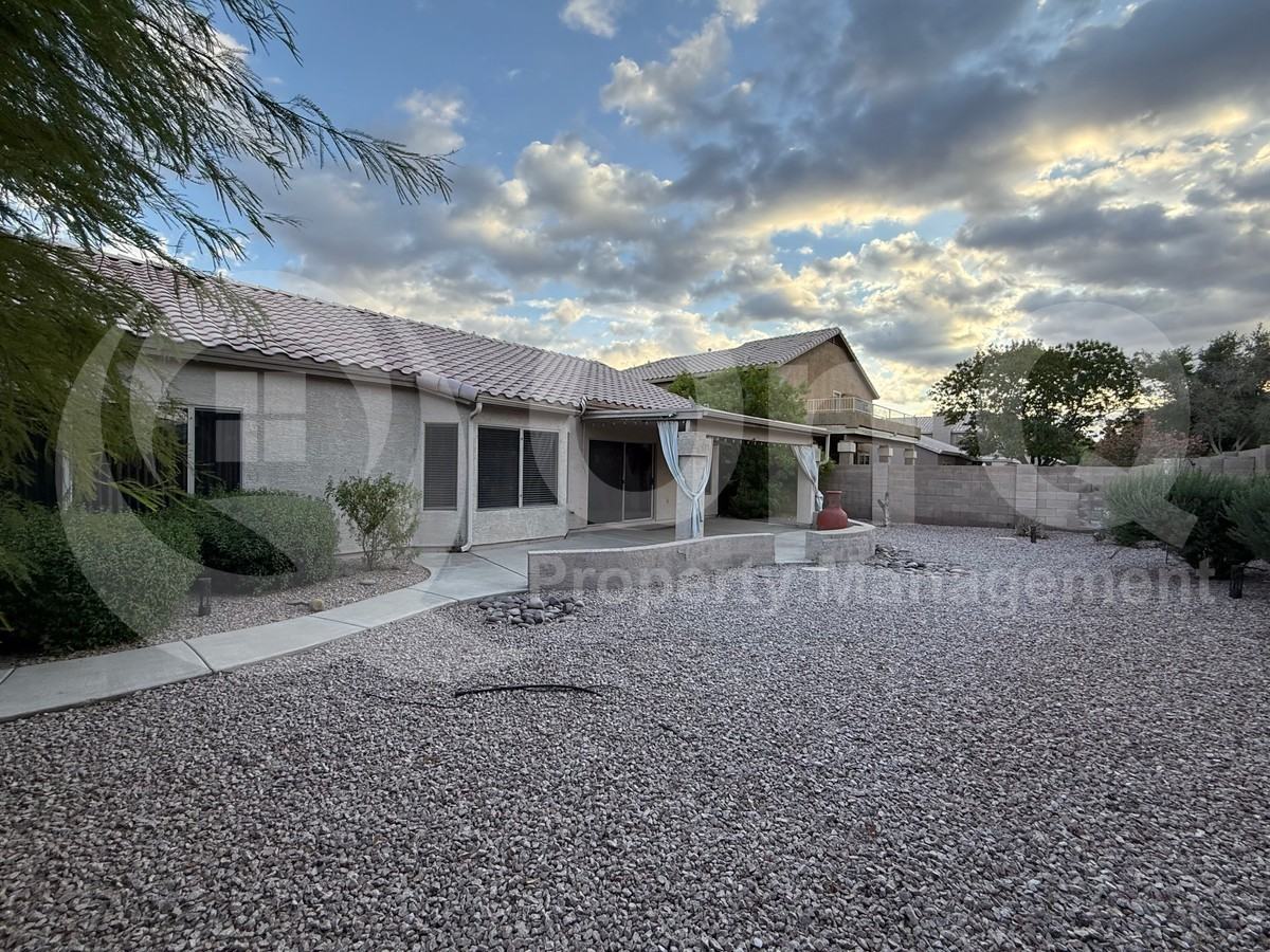 685 W Estrella Dr - Photo 6 of 29