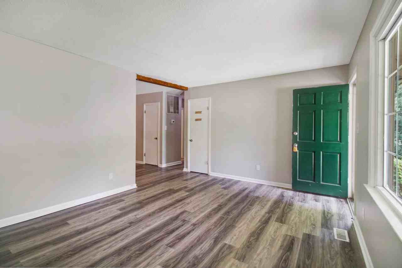518 Brynn Marr Rd - Photo 3 of 13