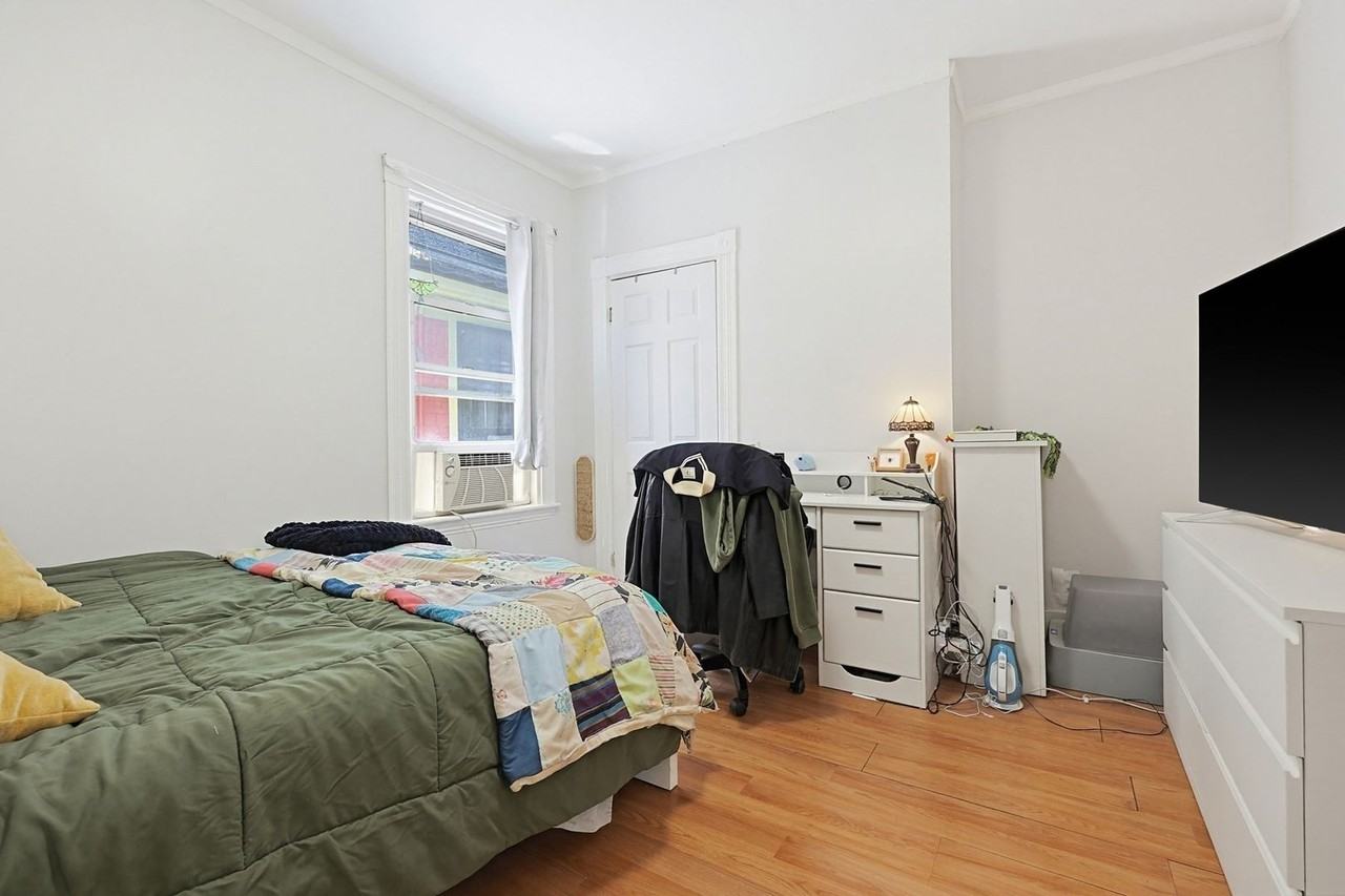 298 Brookline St - Photo 7 of 14