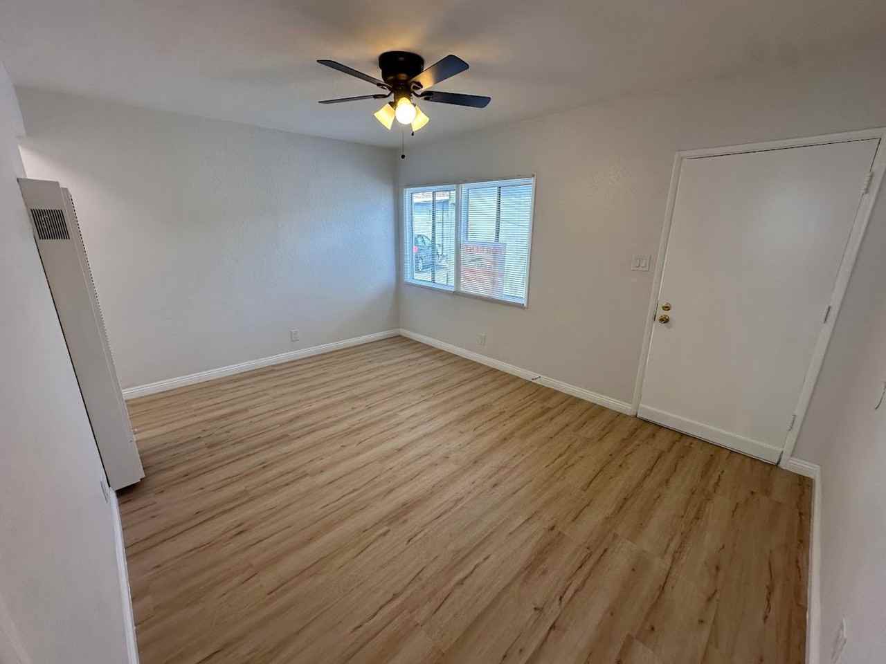 4241 7/8 Redondo Beach Blvd - Photo 2 of 11