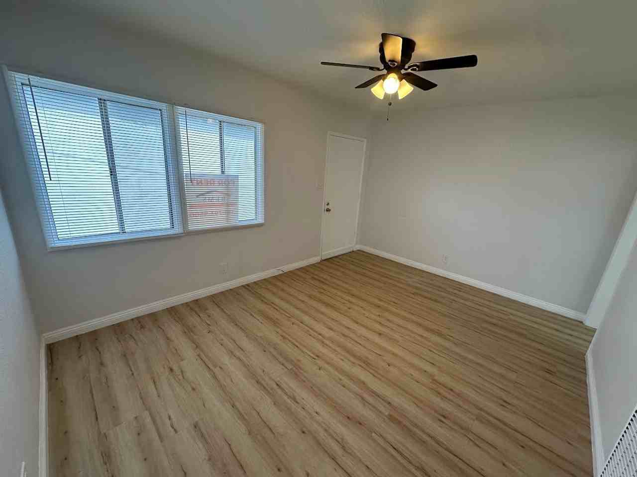 4241 7/8 Redondo Beach Blvd - Photo 3 of 11