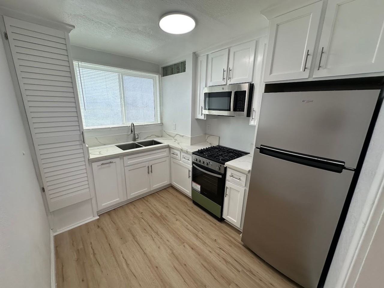 4241 7/8 Redondo Beach Blvd - Photo 4 of 11