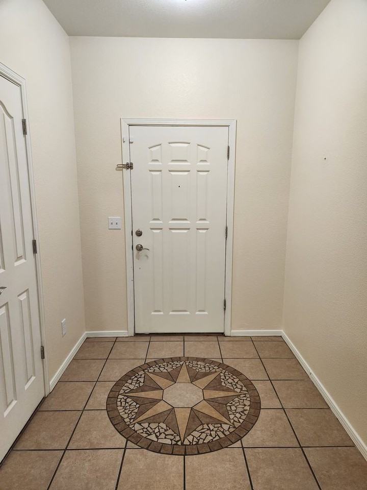 1219 Gunsight Peak Dr - Photo 4 of 44
