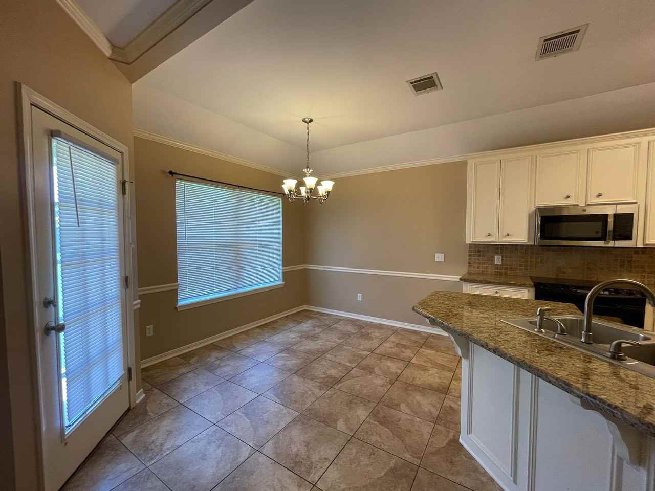 2922 Le Oaks Dr - Photo 4 of 18