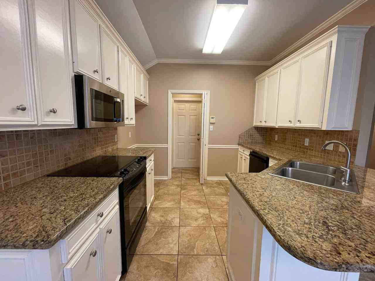 2922 Le Oaks Dr - Photo 5 of 18
