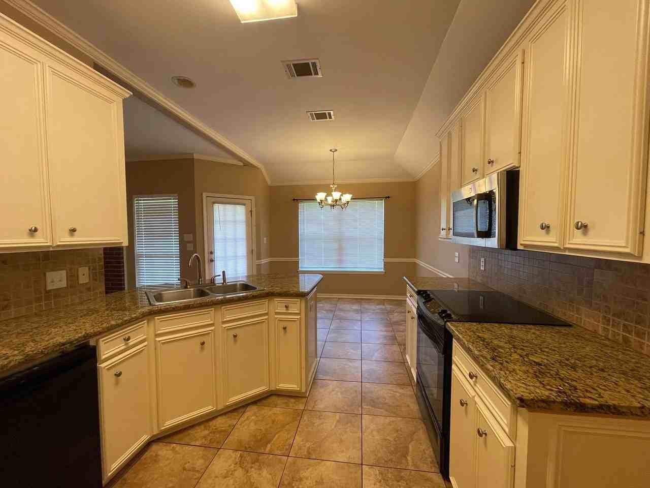 2922 Le Oaks Dr - Photo 6 of 18