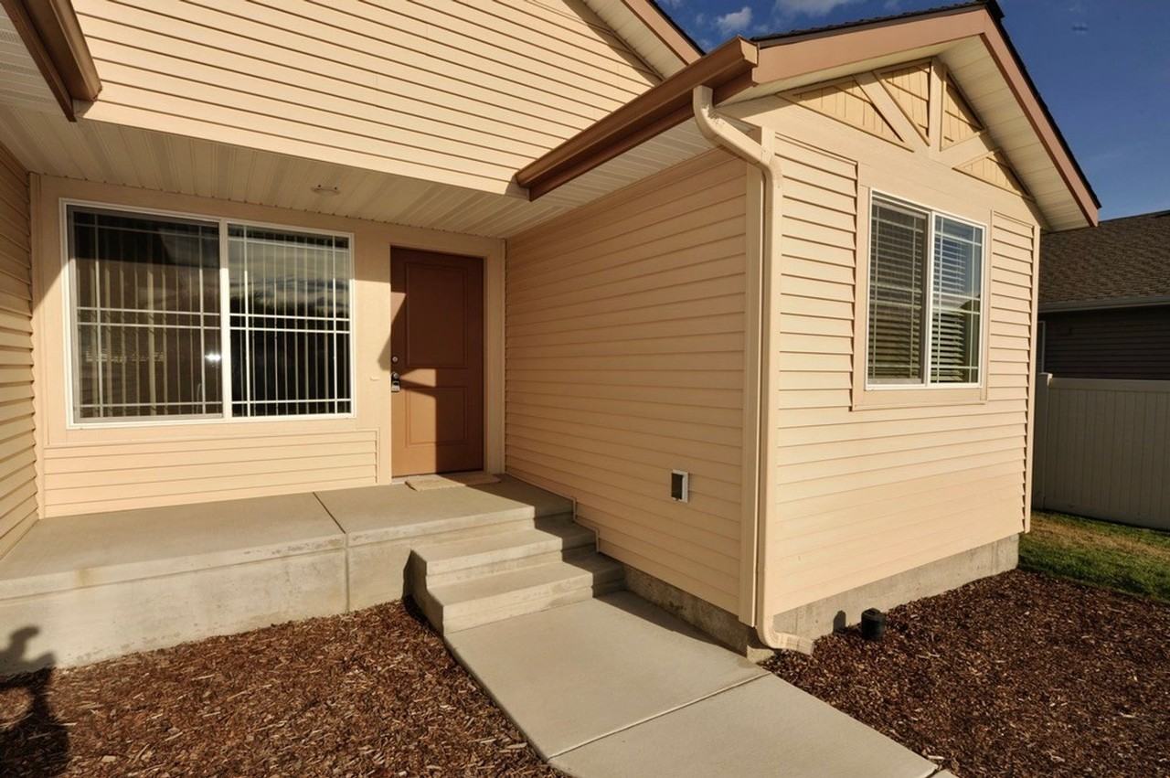 1288 N Pyroclast St - Photo 2 of 23
