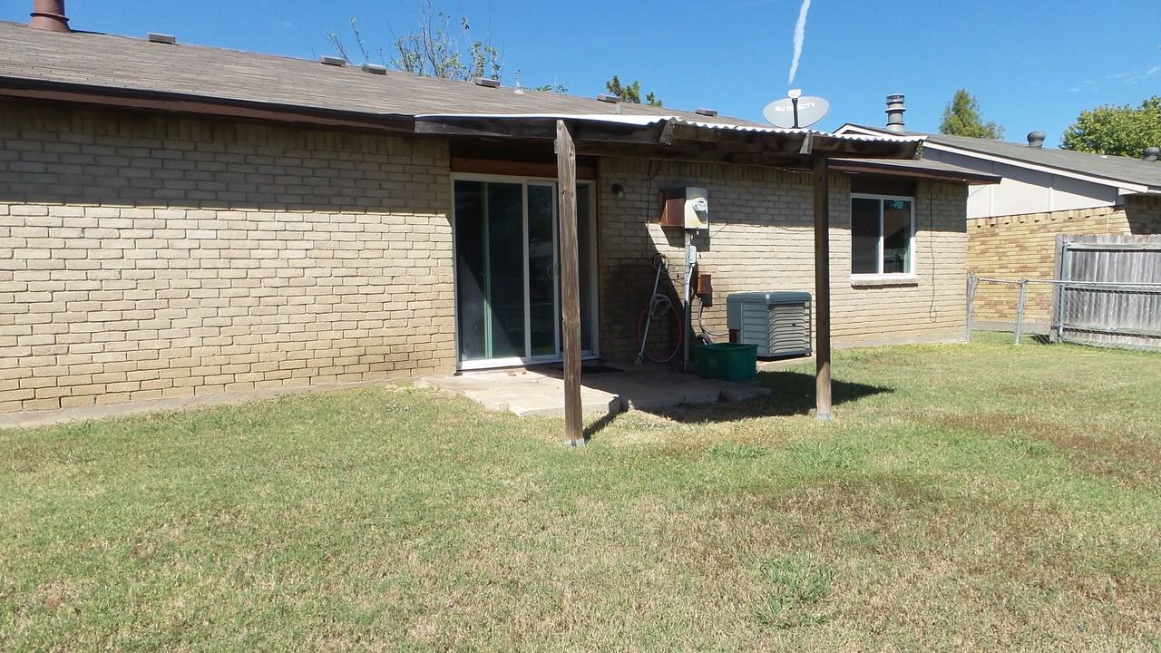 722 Circle Cove Dr - Photo 3 of 3