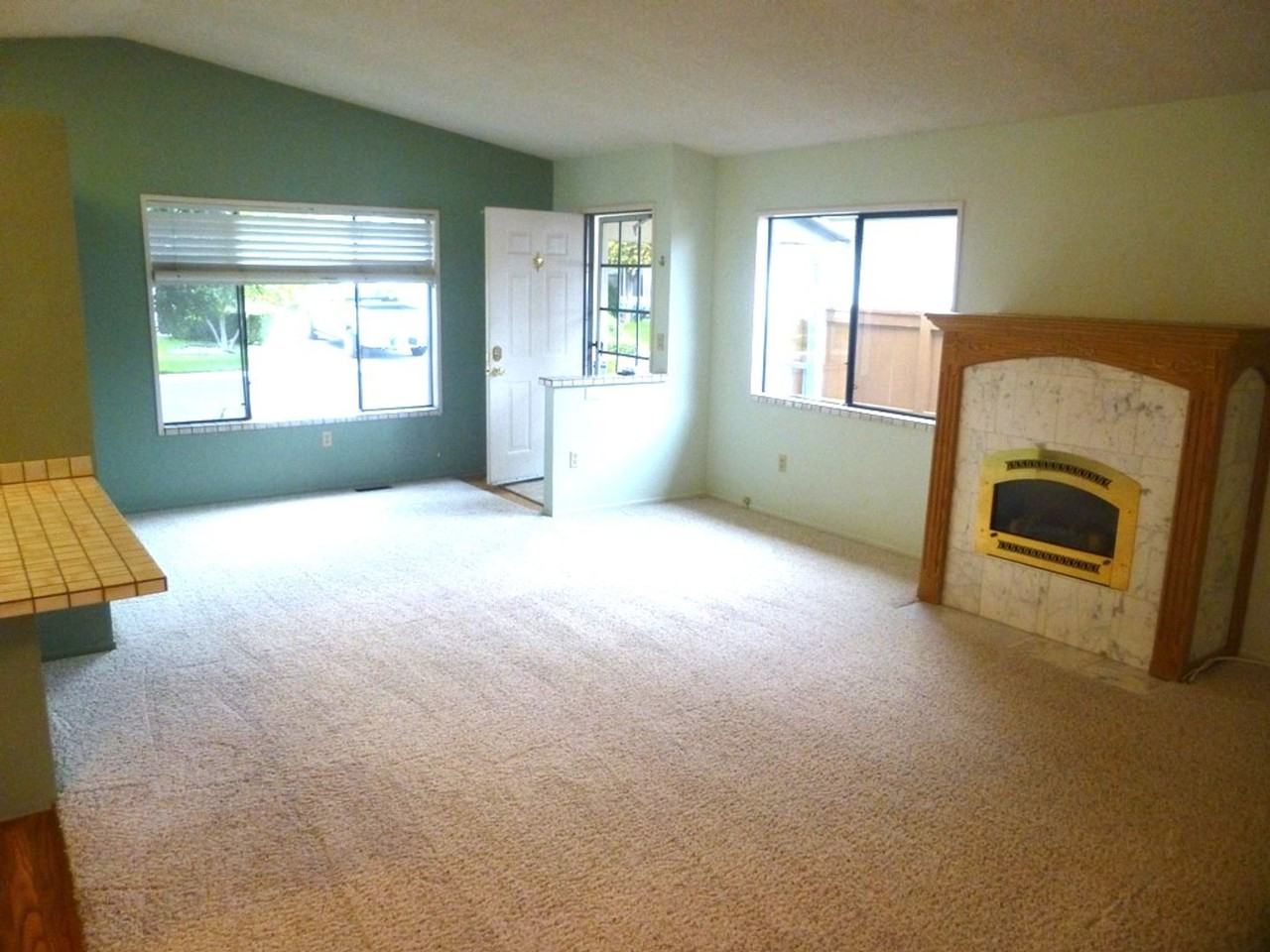 3415 Greenacre Dr - Photo 2 of 12