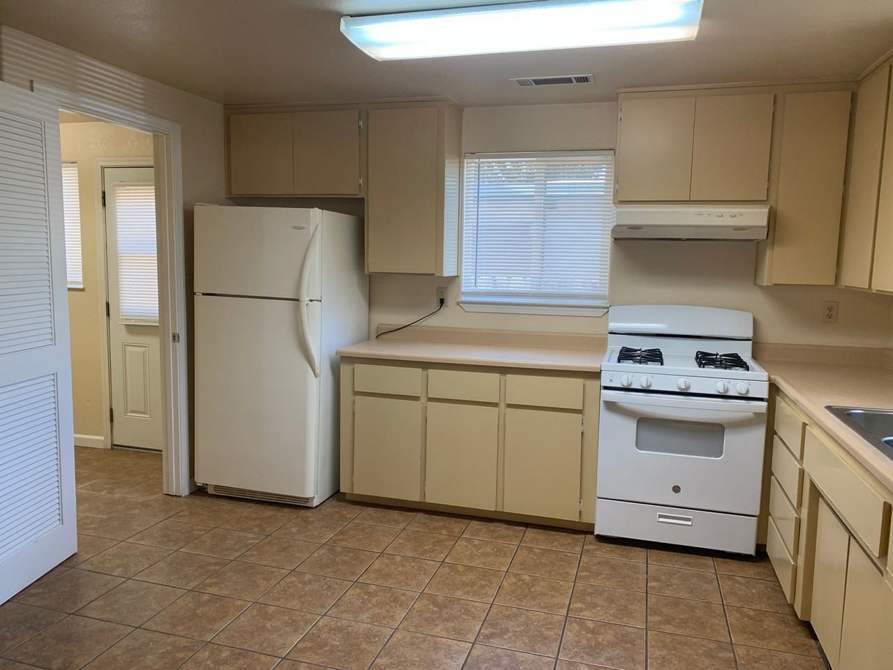 804 Chestnut St - Photo 5 of 6