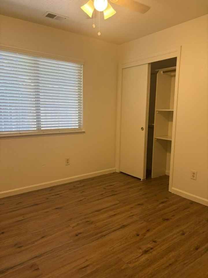 10808 Sunset Canyon Dr - Photo 5 of 11