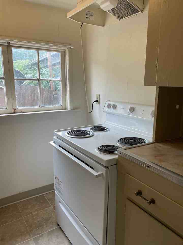 35 Maple St - Photo 5 of 14
