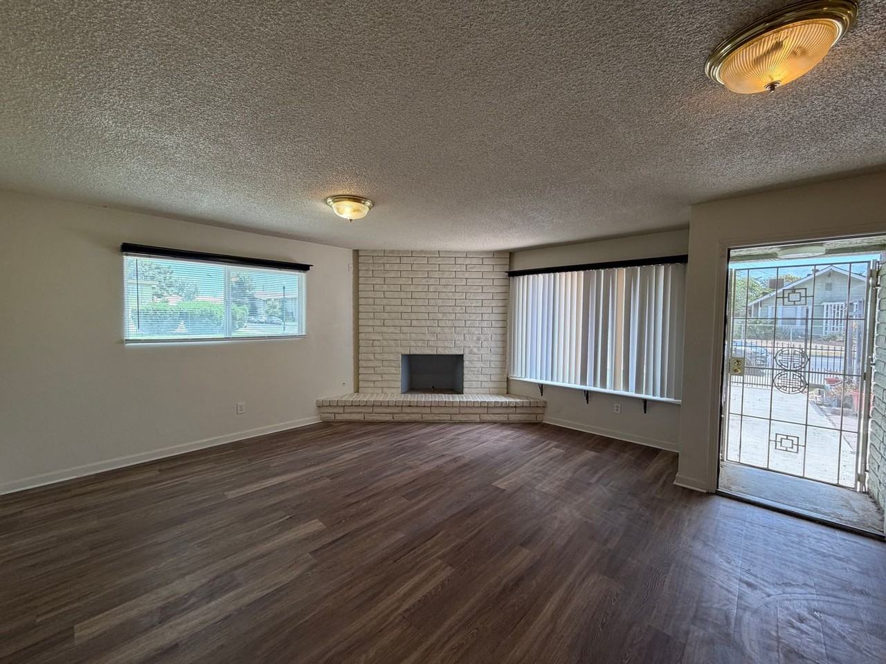 1011 Oleander Ave - Photo 4 of 12