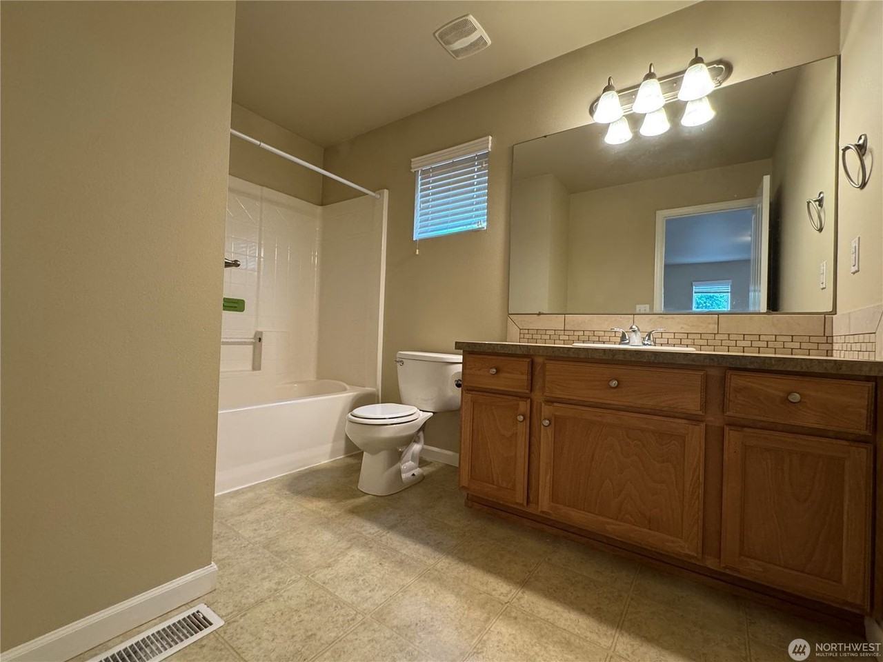 7508 Kodiak Ave Ne - Photo 2 of 12