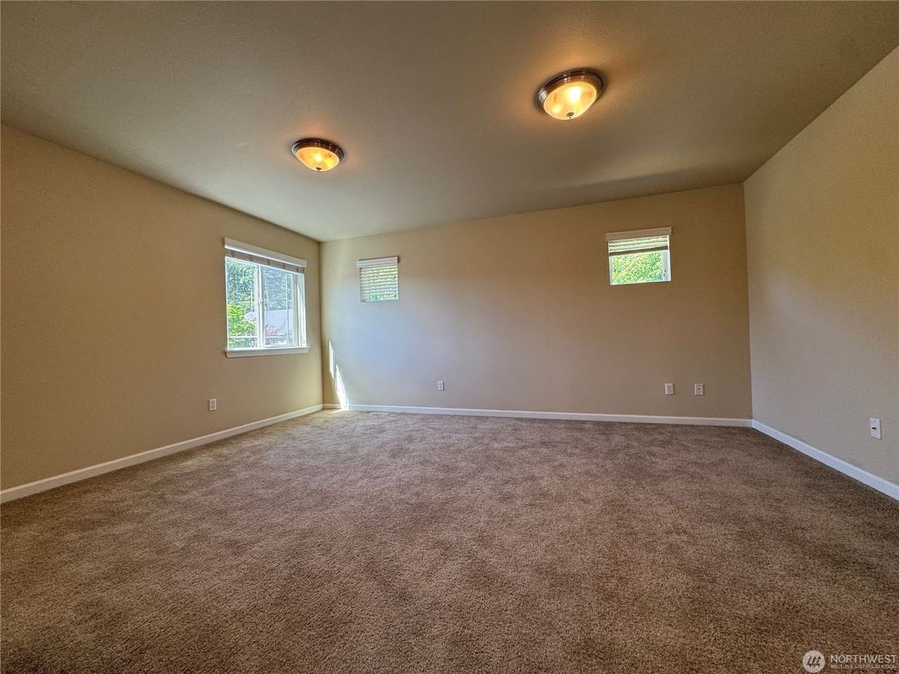7508 Kodiak Ave Ne - Photo 4 of 12