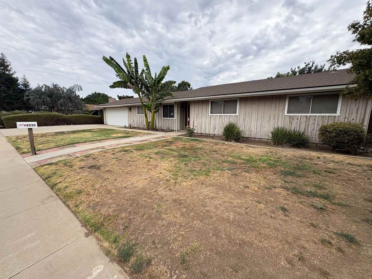 2232 E Paradise Ave - Photo 3 of 41