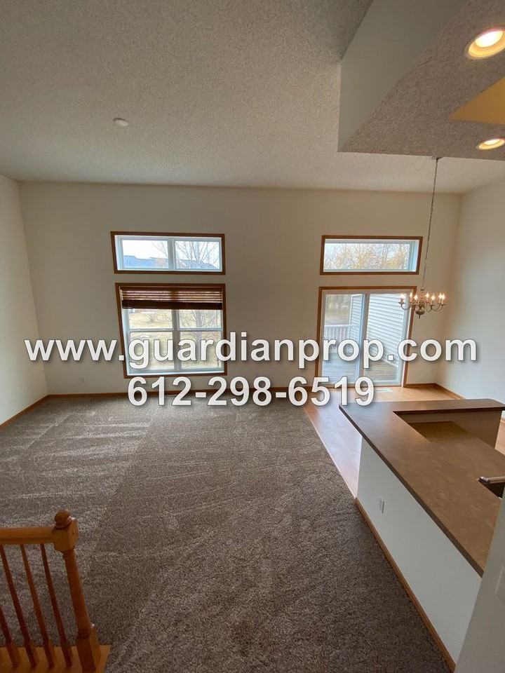 15435 Foster Dr N - Photo 3 of 22