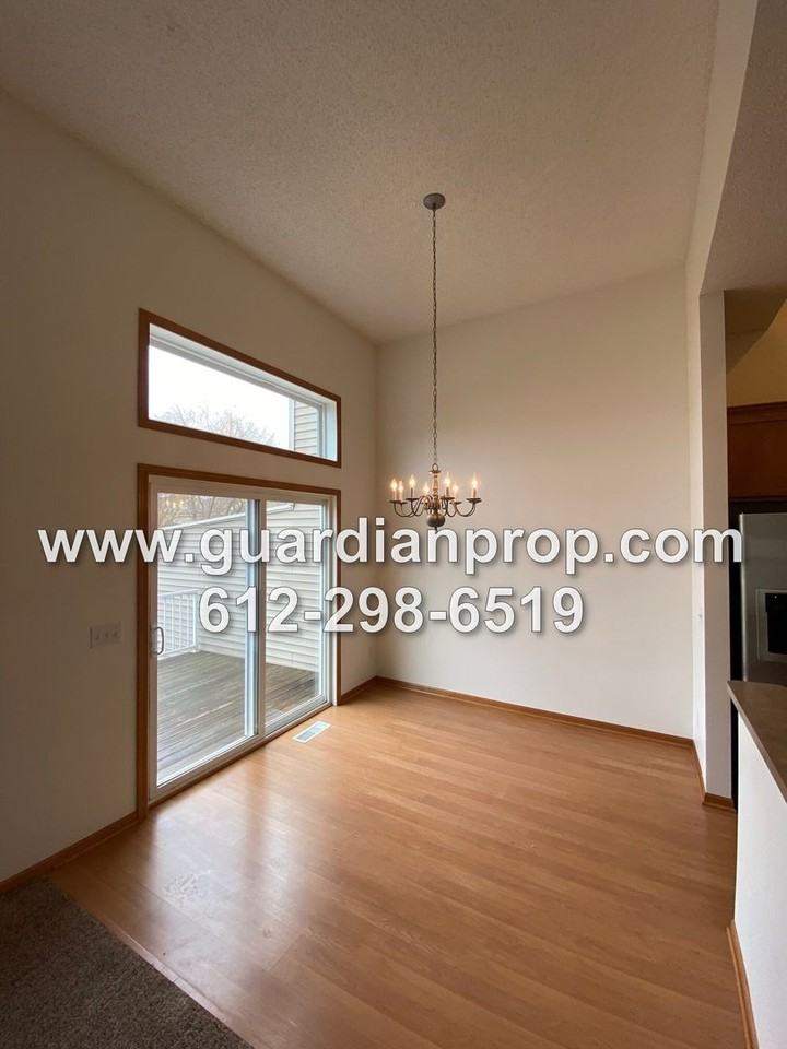 15435 Foster Dr N - Photo 4 of 22
