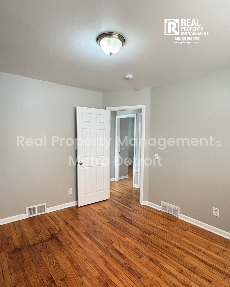 22706 Hillock Ave - Photo 7 of 13