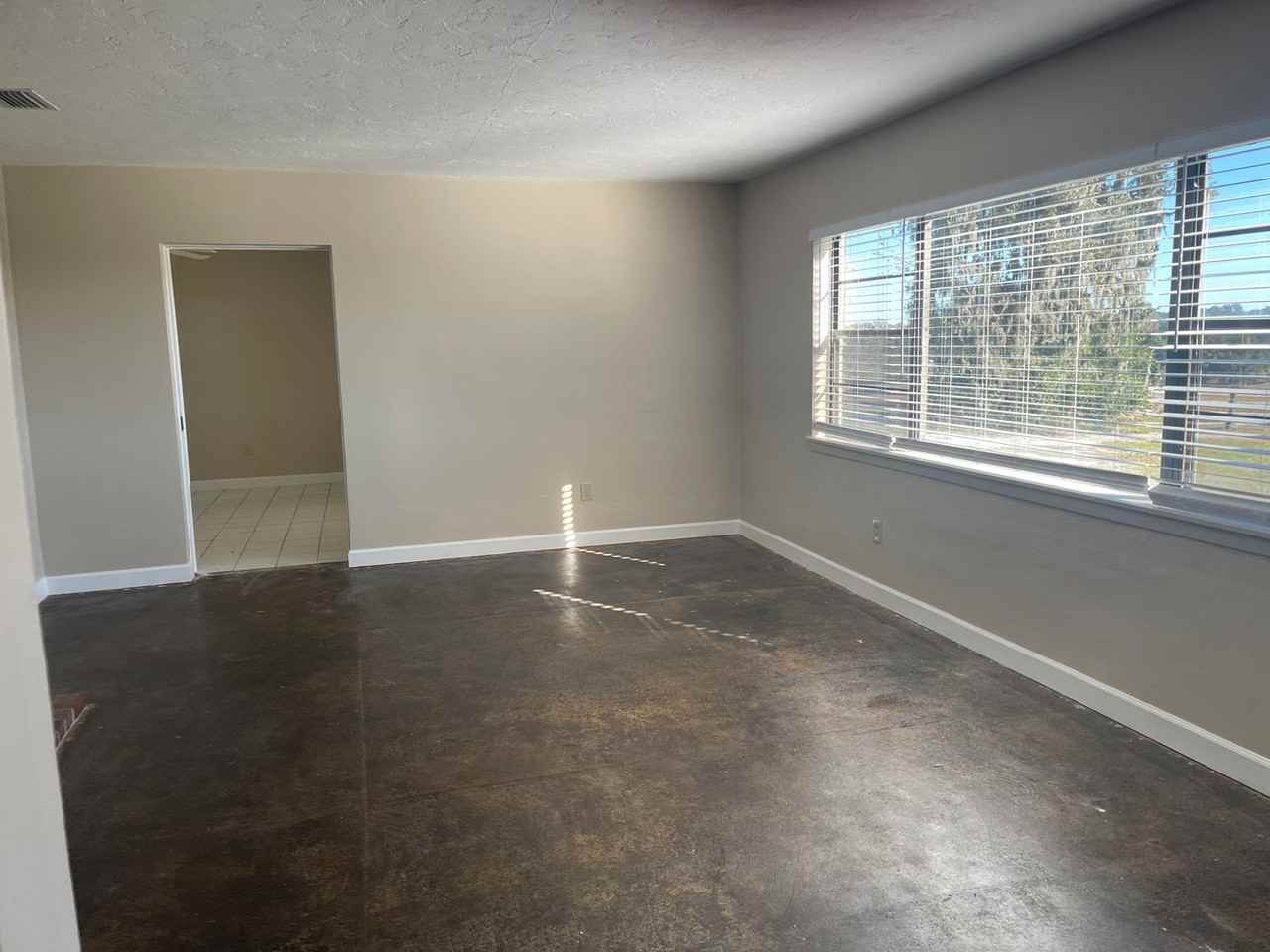 9320 Nw Highway 225a - Photo 4 of 19