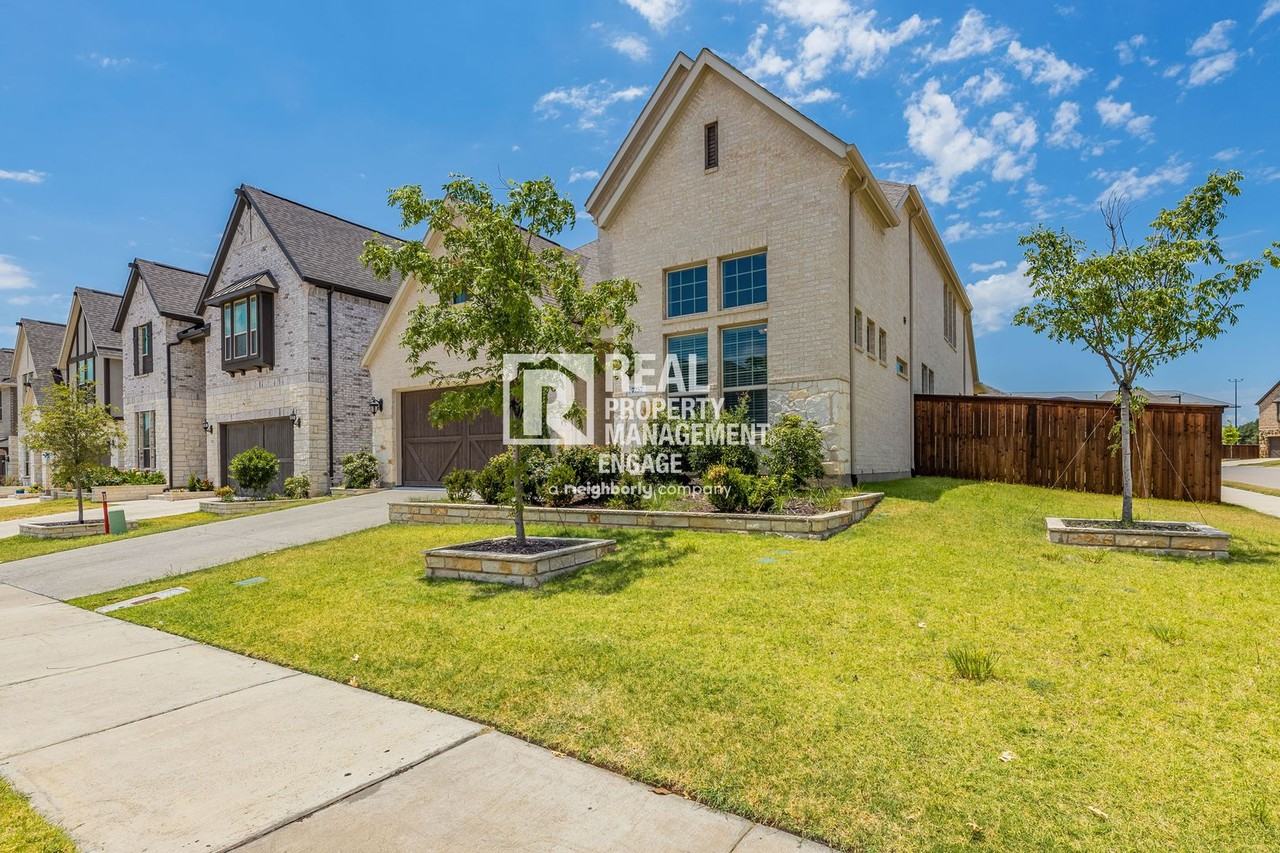 7757 Cooke Dr - Photo 3 of 50