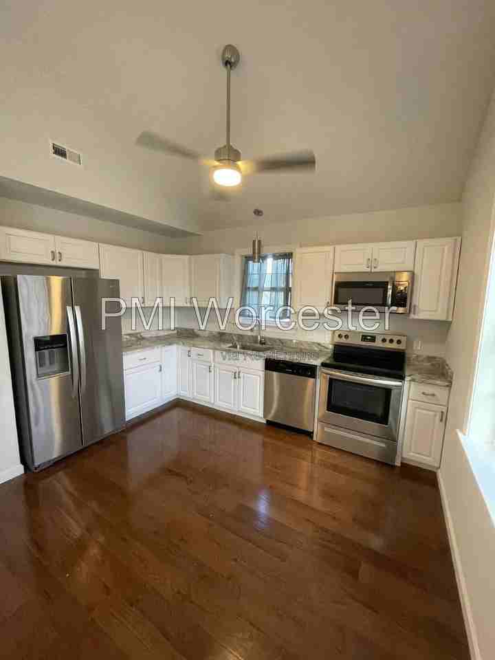 14 Edgemere Blvd #B - Photo 2 of 20