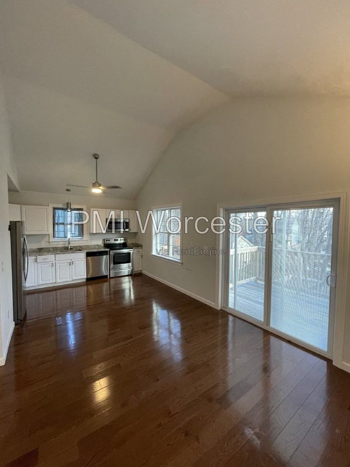 14 Edgemere Blvd #B - Photo 3 of 20