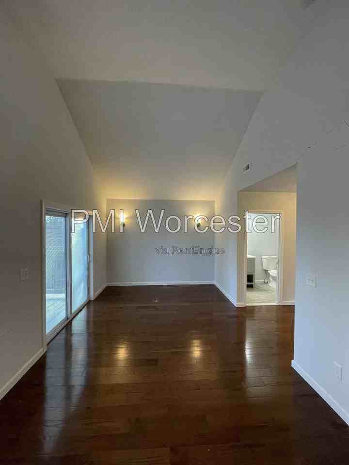 14 Edgemere Blvd #B - Photo 4 of 20