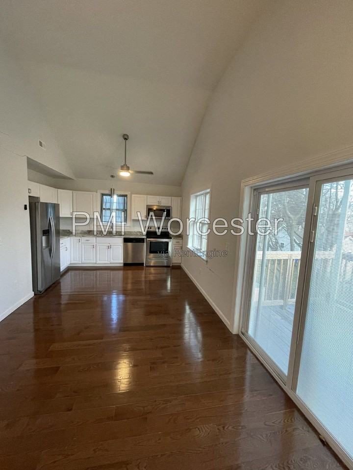 14 Edgemere Blvd #B - Photo 5 of 20