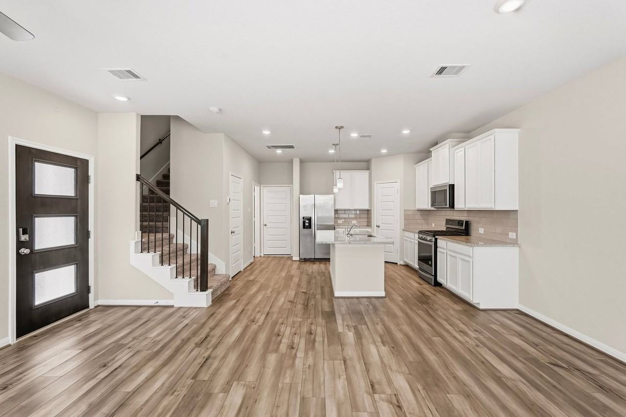 1516 Lakeline Oak Dr - Photo 4 of 25