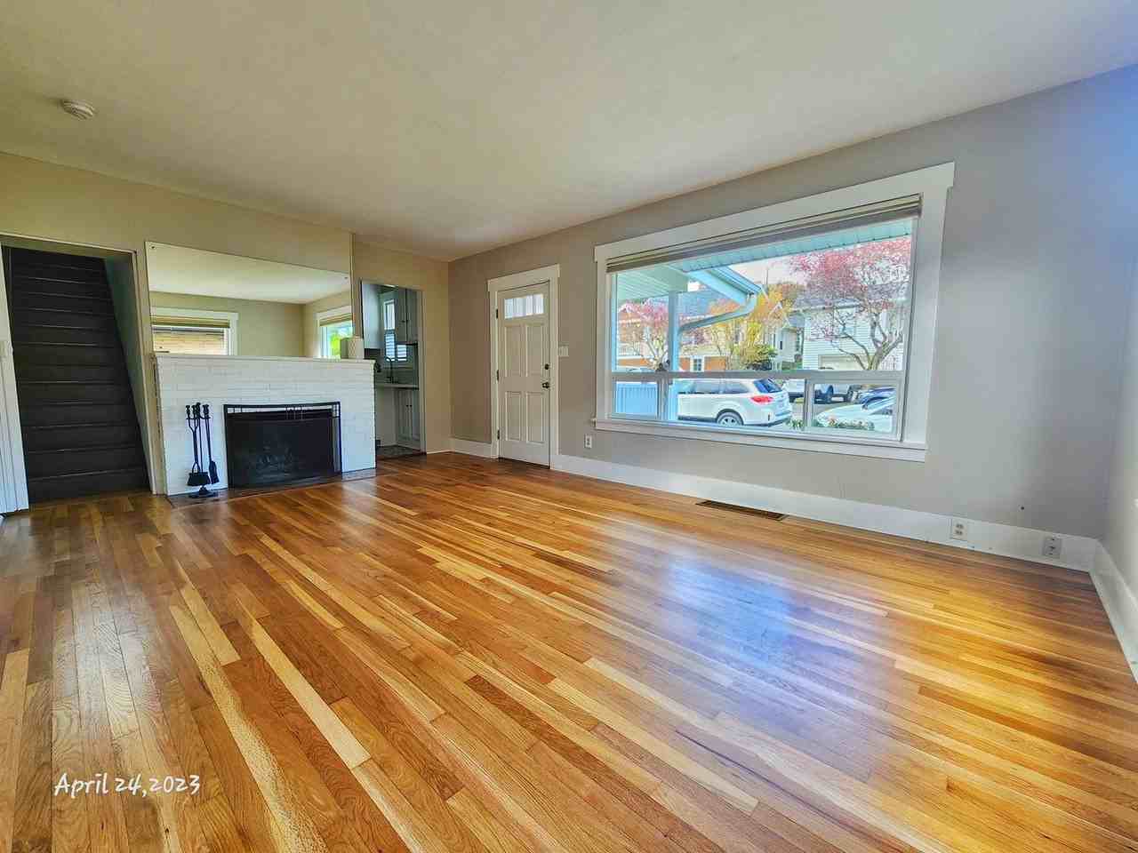 7517 Brooklyn Ave Ne - Photo 2 of 21