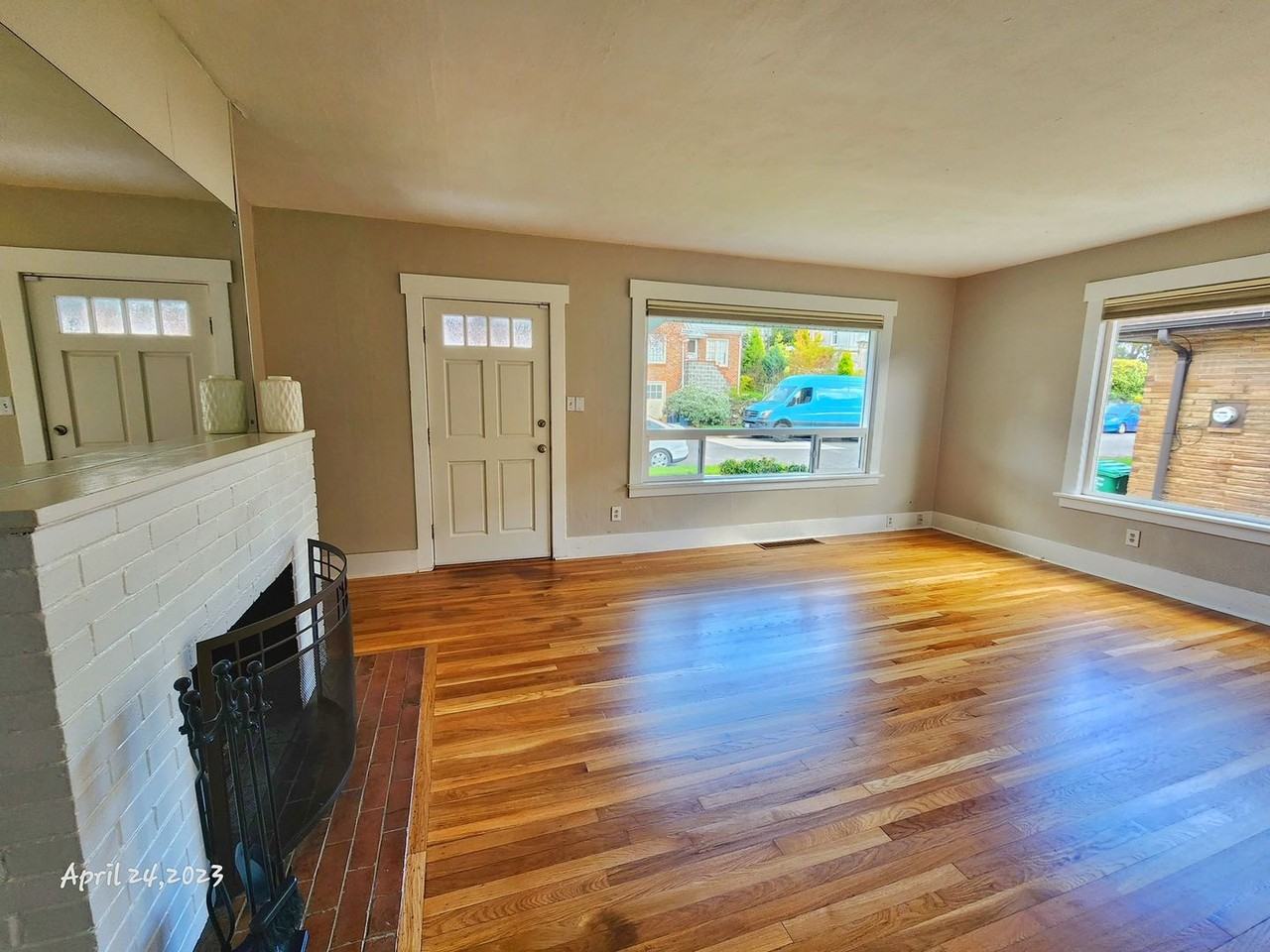 7517 Brooklyn Ave Ne - Photo 3 of 21