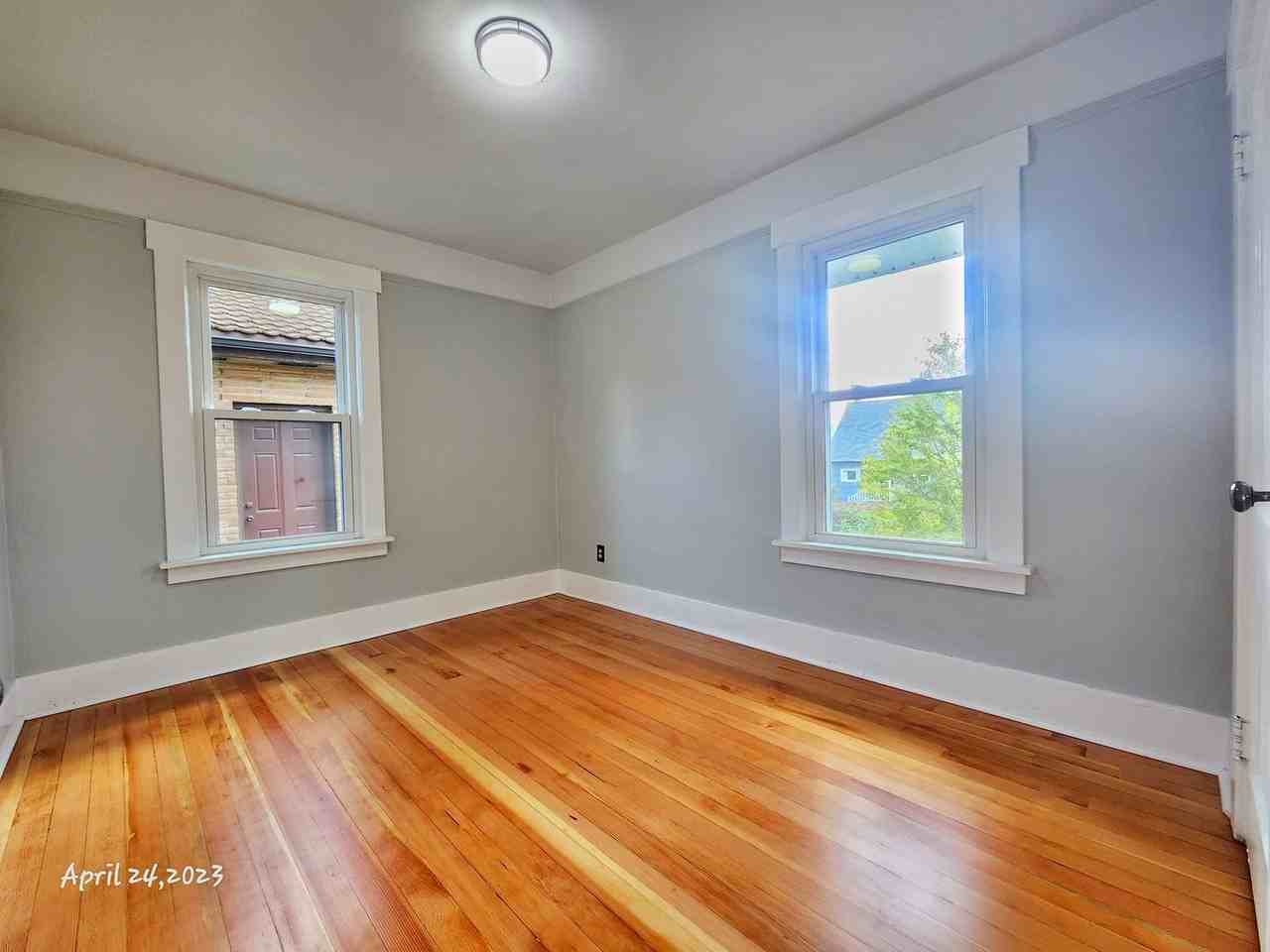 7517 Brooklyn Ave Ne - Photo 4 of 21