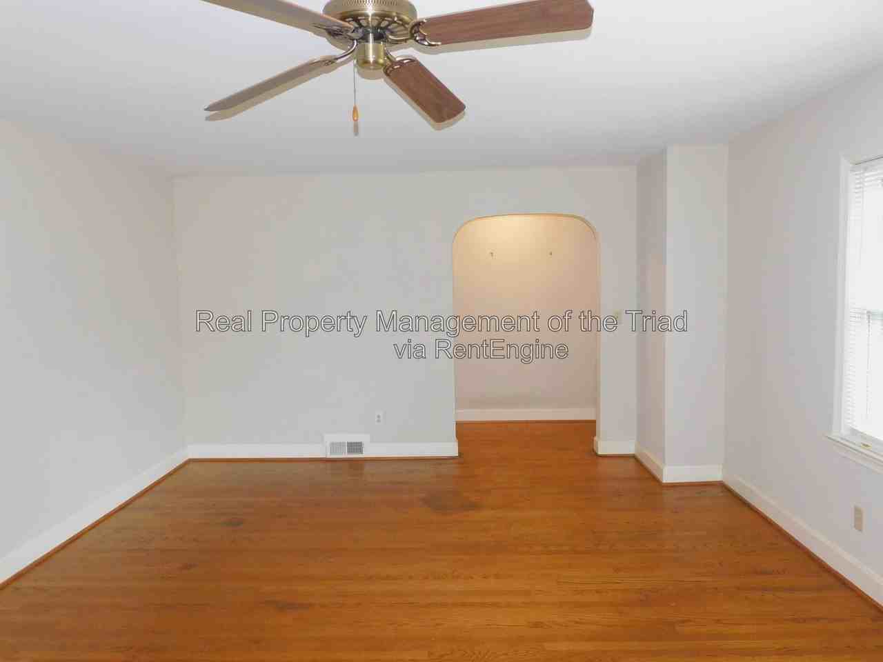 715 S Hawthorne Rd - Photo 3 of 18