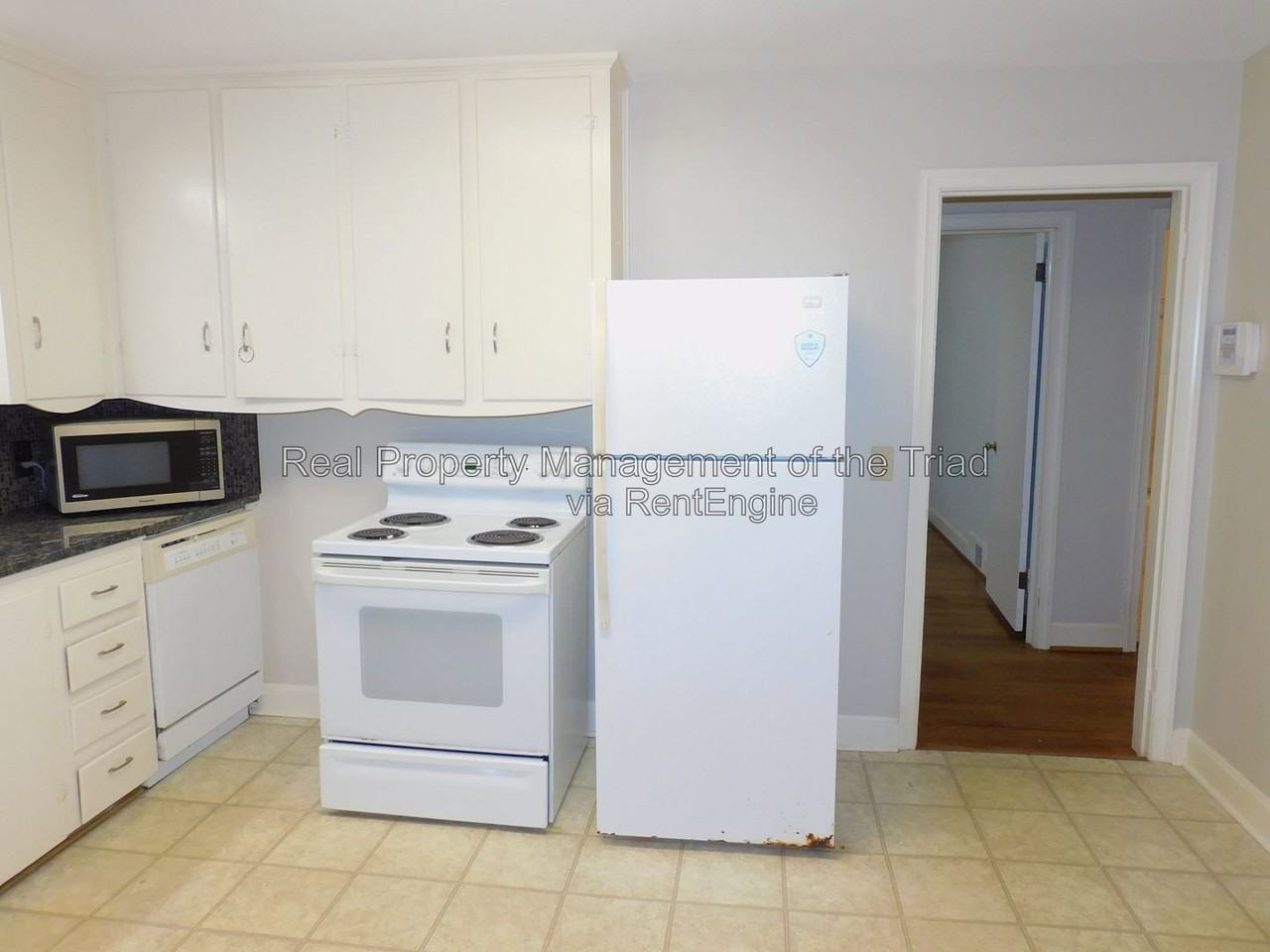 715 S Hawthorne Rd - Photo 5 of 18