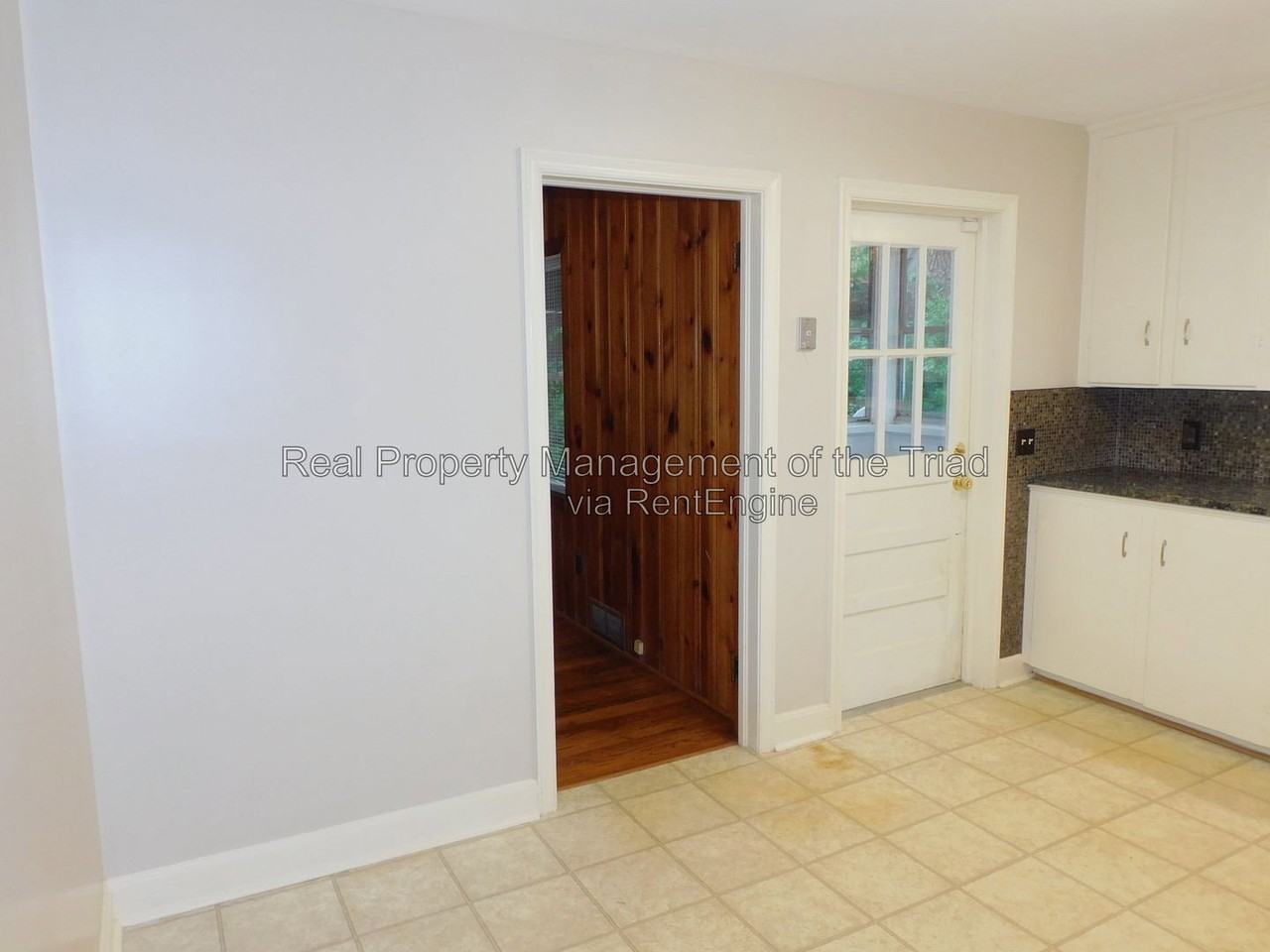 715 S Hawthorne Rd - Photo 6 of 18