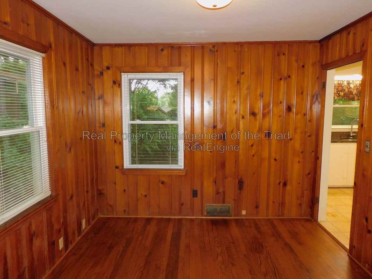 715 S Hawthorne Rd - Photo 7 of 18