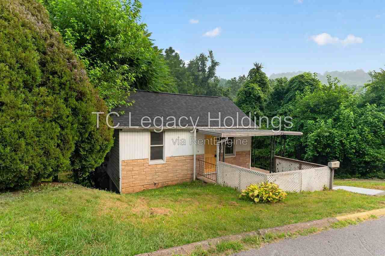 1610 N 18th St - Photo 3 of 34