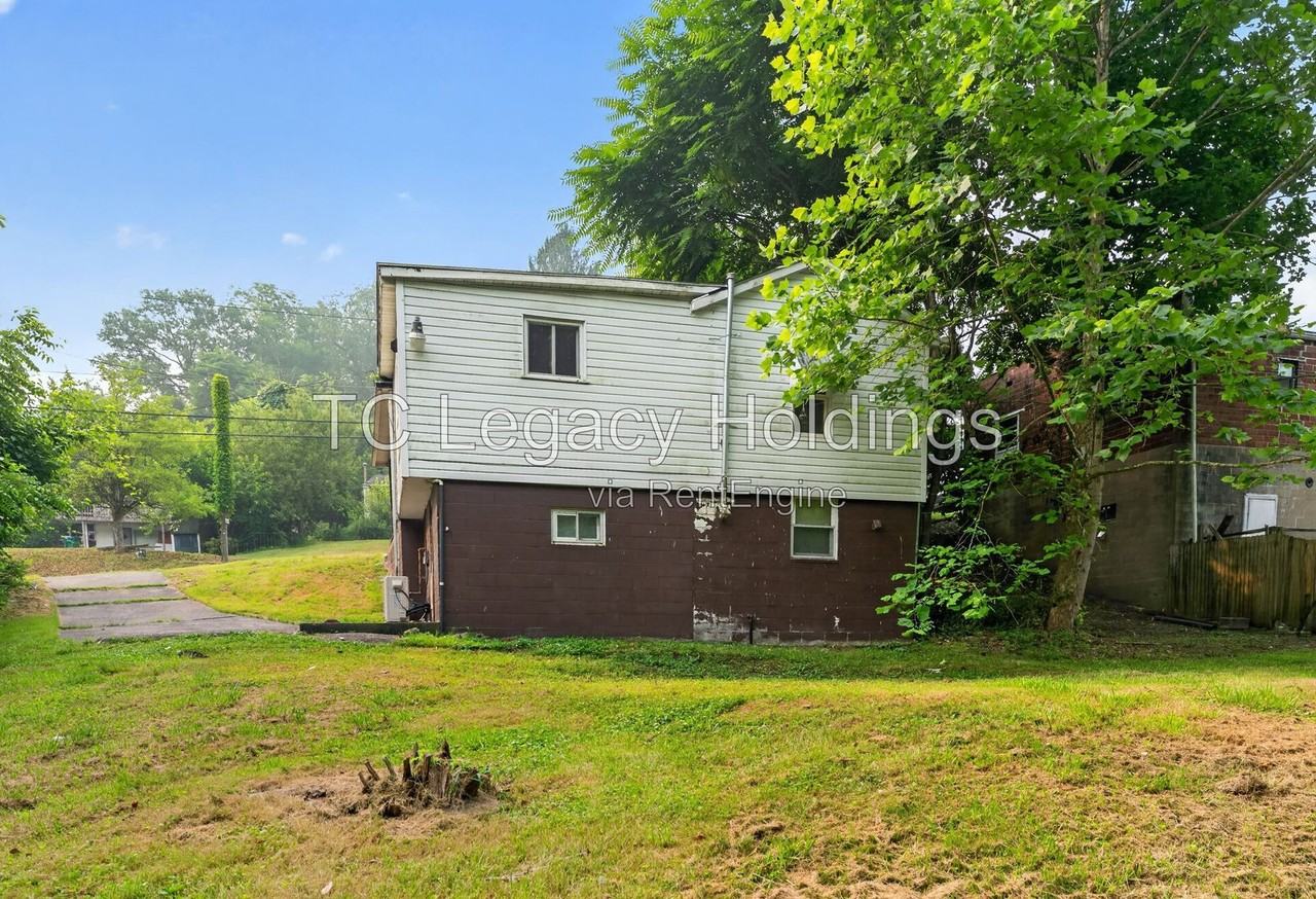 1610 N 18th St - Photo 4 of 34