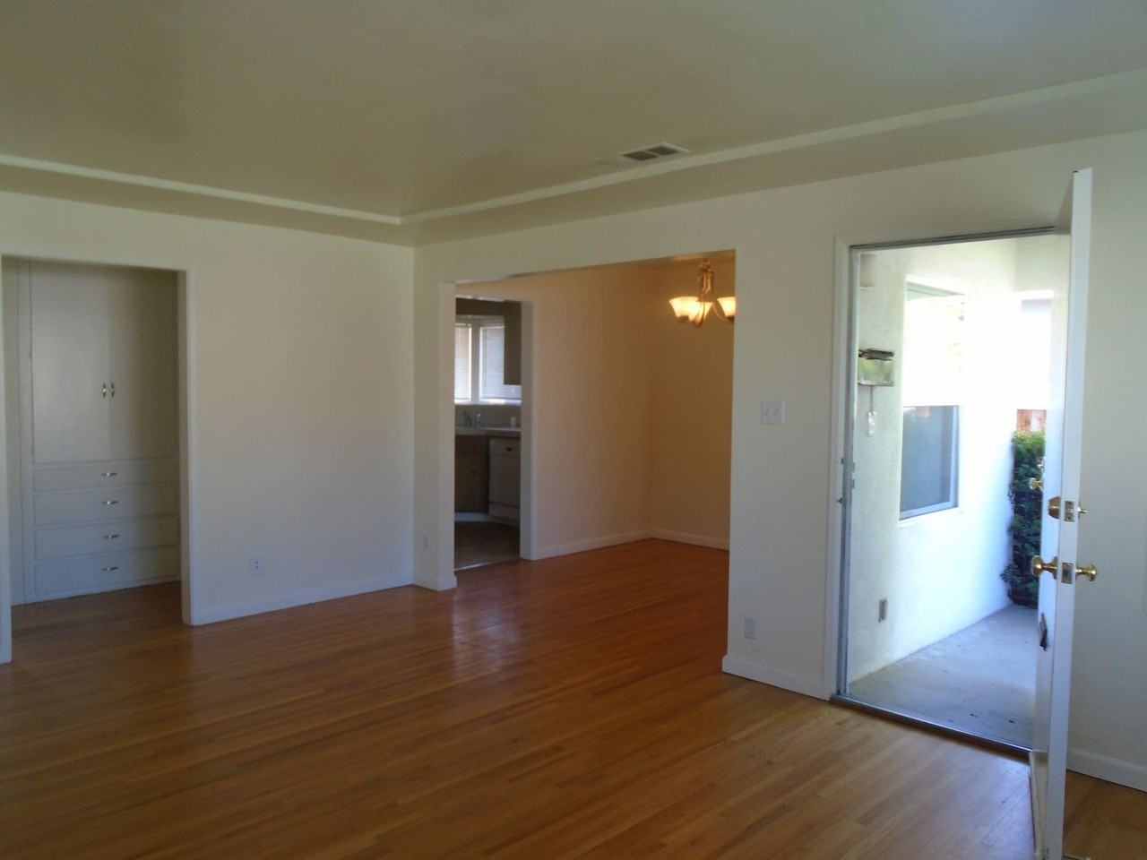 2714 Cedar St - Photo 3 of 13