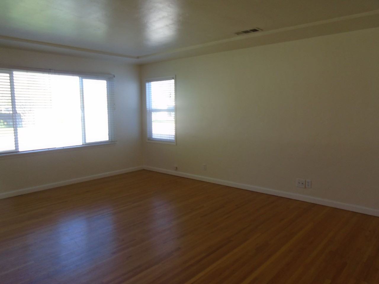 2714 Cedar St - Photo 4 of 13