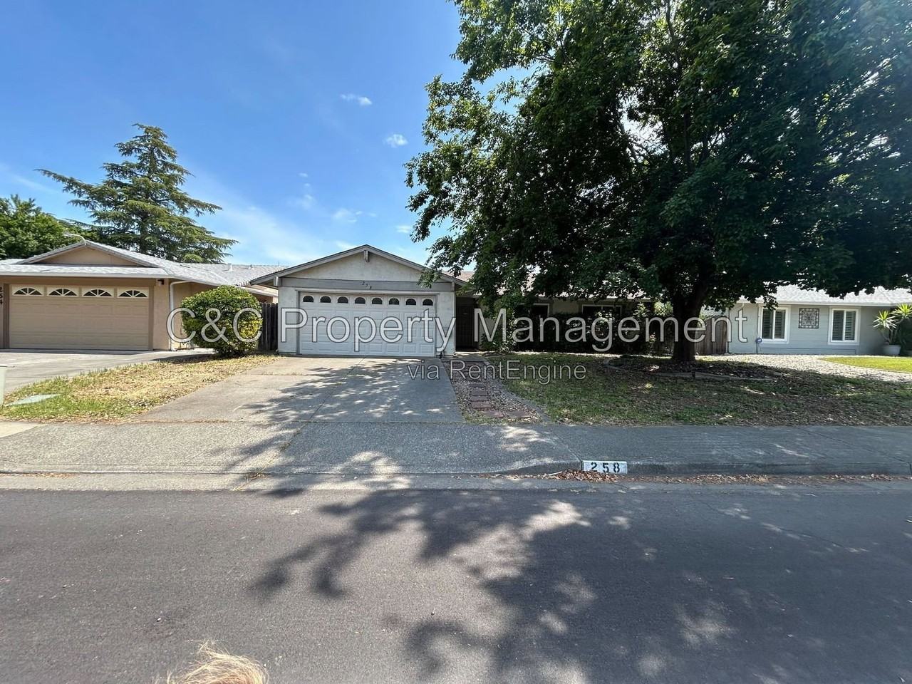 258 Yellowstone Dr - Photo 2 of 15
